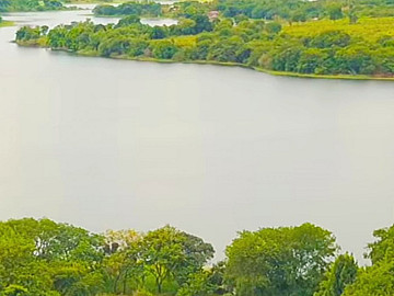 Fazenda beira d'�gua com terra de qualidade